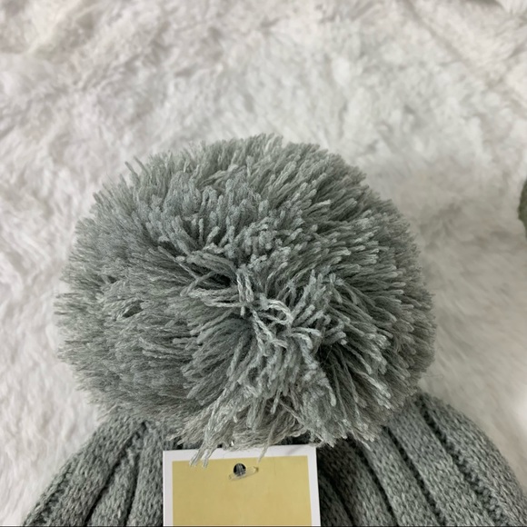 Michael Kors Beanie with Pom Gray with Metal Logo One Size NEW - Picture 6 of 7